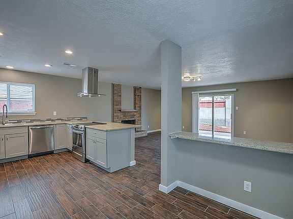 4th image of 7700 Republic Dr NE