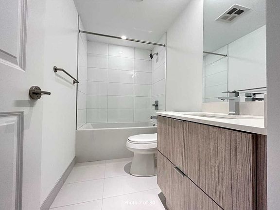 4th image of 395 Bloor St E #2911