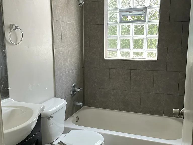 5233 Seebaldt St #5233 — Photo 4
