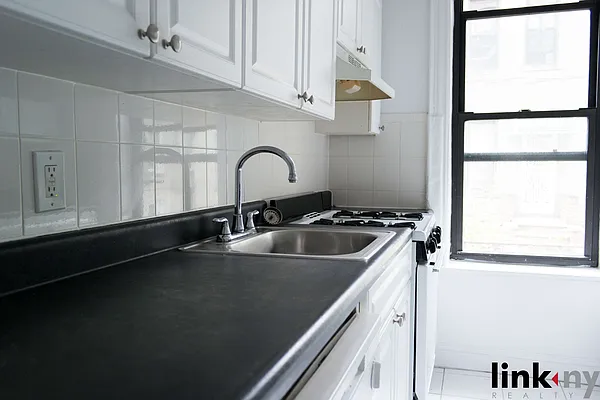 Rented by Link NY Realty | media 25