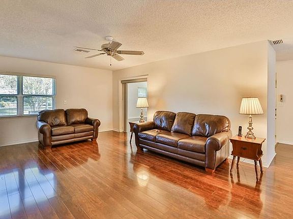 2nd image of 301 Linger Ln