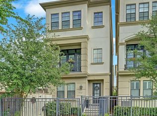 1221 W 24th St #B, Houston, TX 77008