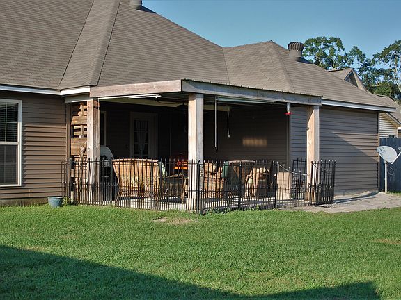 3rd image of 105 Millbank Dr