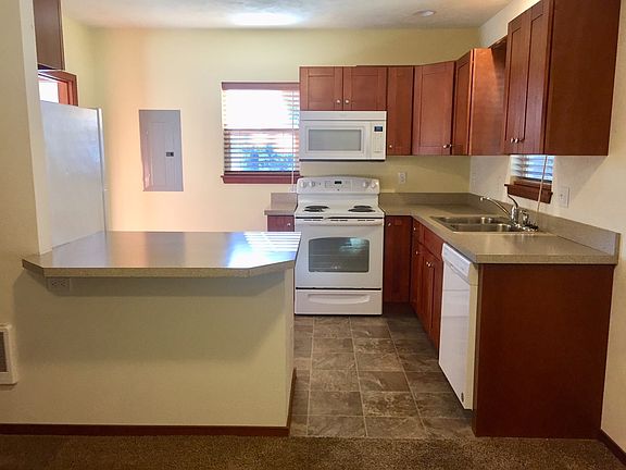 3rd image of 930 Pioneer Way
