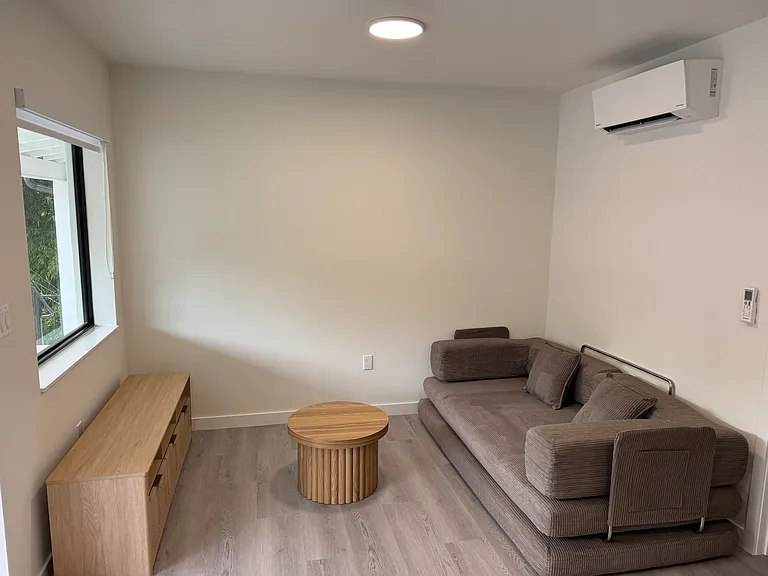 2034 SW 3rd Ave W #12 — Photo 2