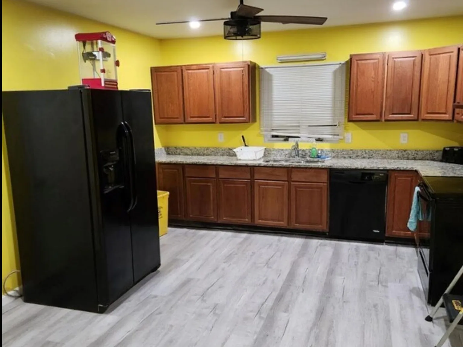 3 bed, 2.0 bath, 2500 sqft, $1,364 — Photo 4