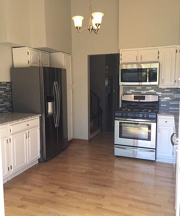 3rd image of 1505 N Park Dr