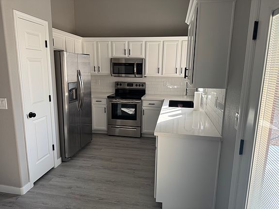 4th image of 2618 S 81st Ln