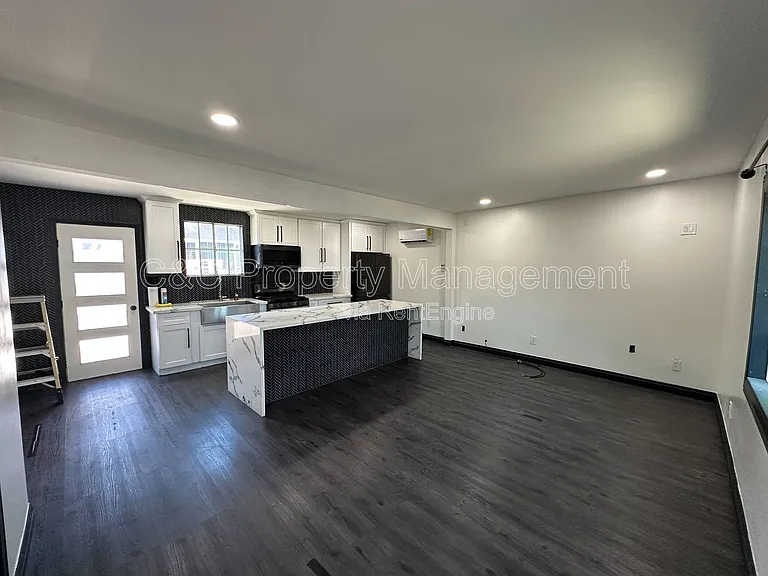 1205 E 4th St — Photo 2