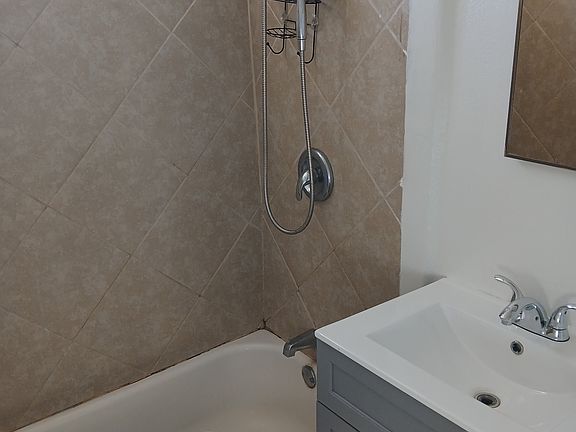 4th image of 34 E Southgate Ave