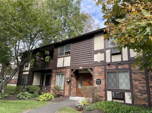 15 Rollingwood Drive #15, Brookfield, CT 06804