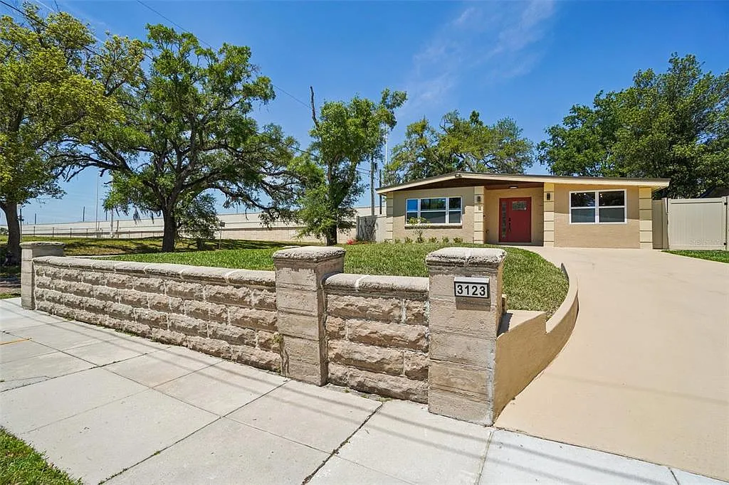 3 bed, 2.0 bath, 1396 sqft, $3,600 — Photo 2