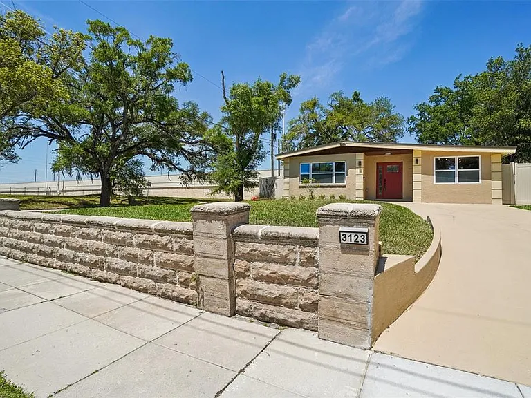 3123 W La Salle St — Photo 2