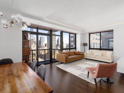 100 United Nations Plz APT 23G, New York, NY, 10017