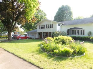 11 Kingswood Dr, Rochester, NY 14624