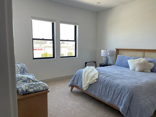3 bed, 2740 sqft, $2,500 — Photo 2
