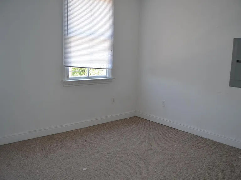 905 Bowe St #B — Photo 8