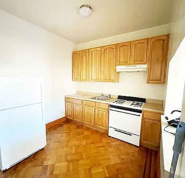 624 Willoughby Ave #3 — Photo 2