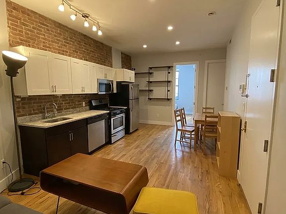 2nd image of 349 Vernon Ave APT 2