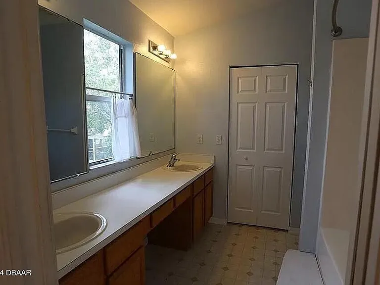 2266 N Normandy Blvd — Photo 5