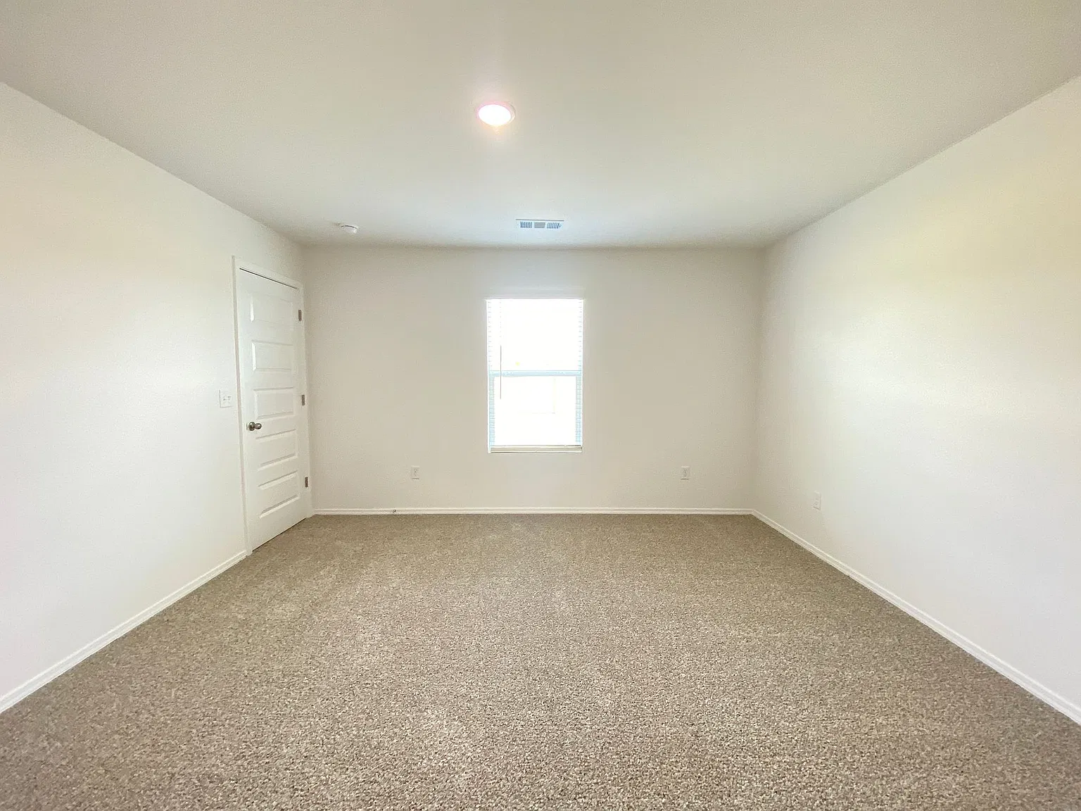 116 Preston — Photo 4