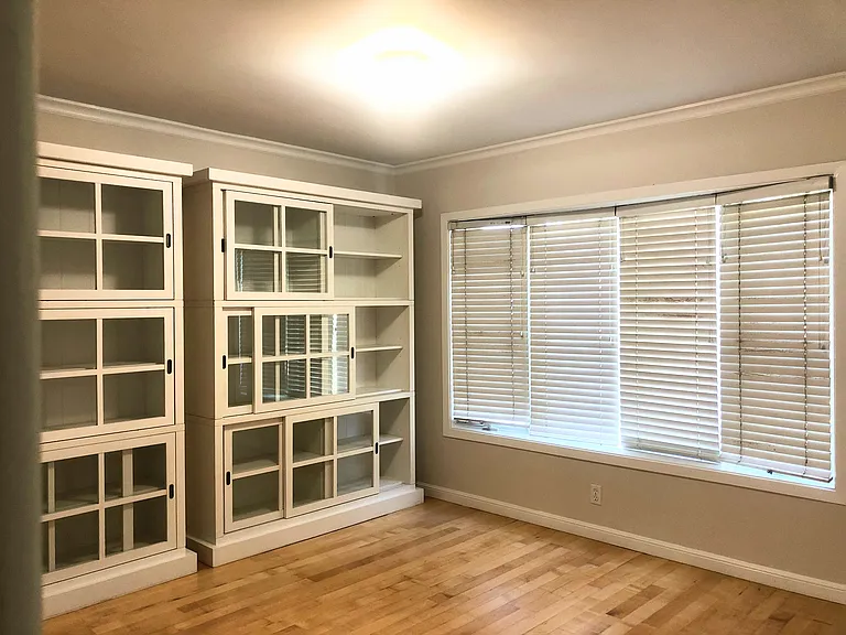 585 Bryan Ave — Photo 4