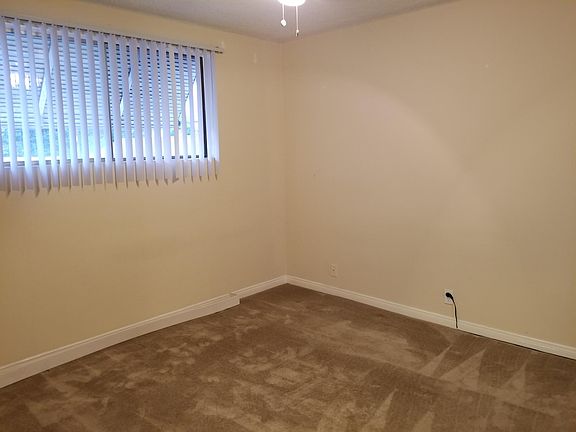 4th image of 2741 E De Soto St #10
