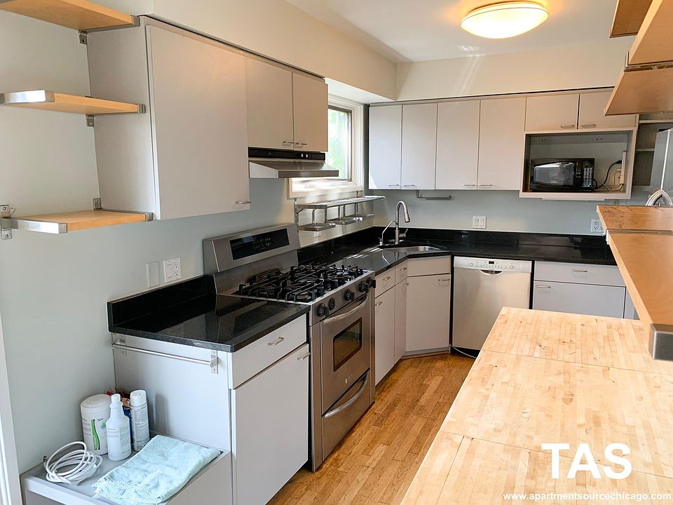 1st image of 2308 N Greenview Ave #3