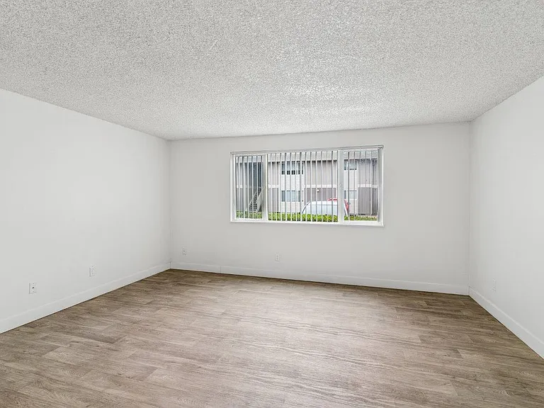 Sequoia Apartments — Photo 10