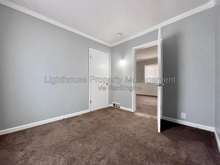 1910 Franklin St — Photo 6