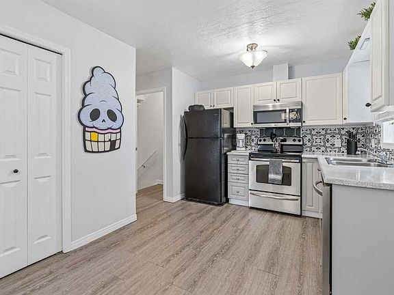 3rd image of 123 W Stonemere Pl