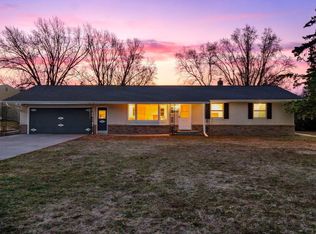 2460 Meadow Dr, North Saint Paul, MN 55109
