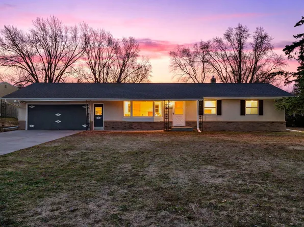 2460 Meadow Dr, North Saint Paul, MN 55109