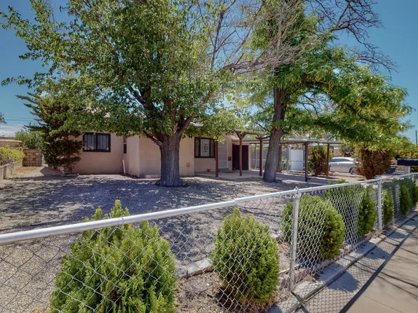 516 Rhode Island St SE, Albuquerque, NM 87108