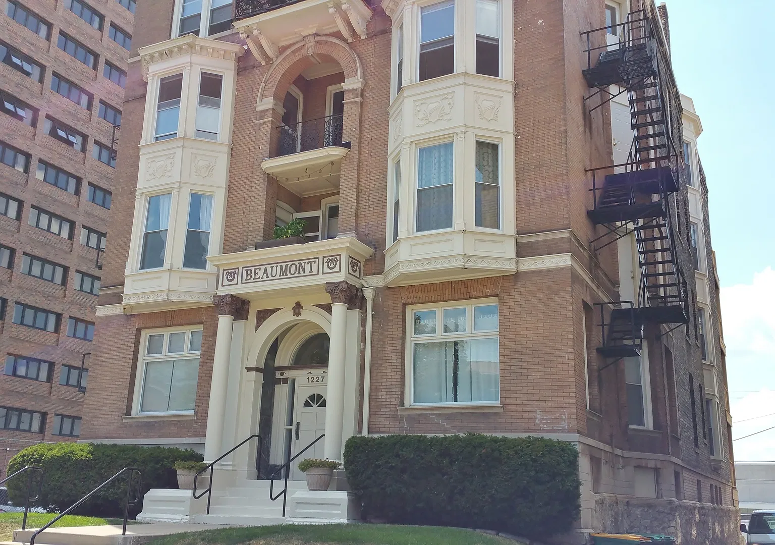 The Beaumont — Photo 2