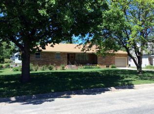 403 5th St, Phillipsburg, KS 67661