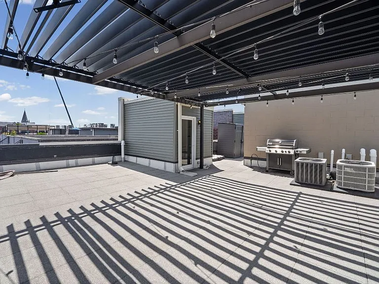 831 N Paulina St #2E — Photo 13
