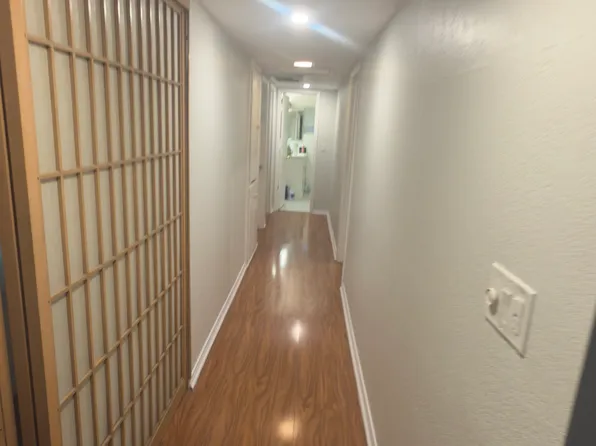 5647 Winnetka Ave, Woodland Hills, CA 91367