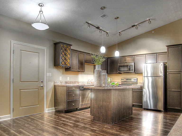Summit Falls Apartments & Townhomes — Photo 15