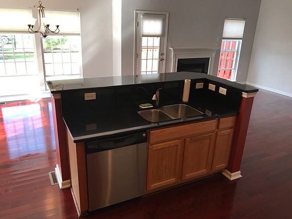 3rd image of 2820 Wexford Way