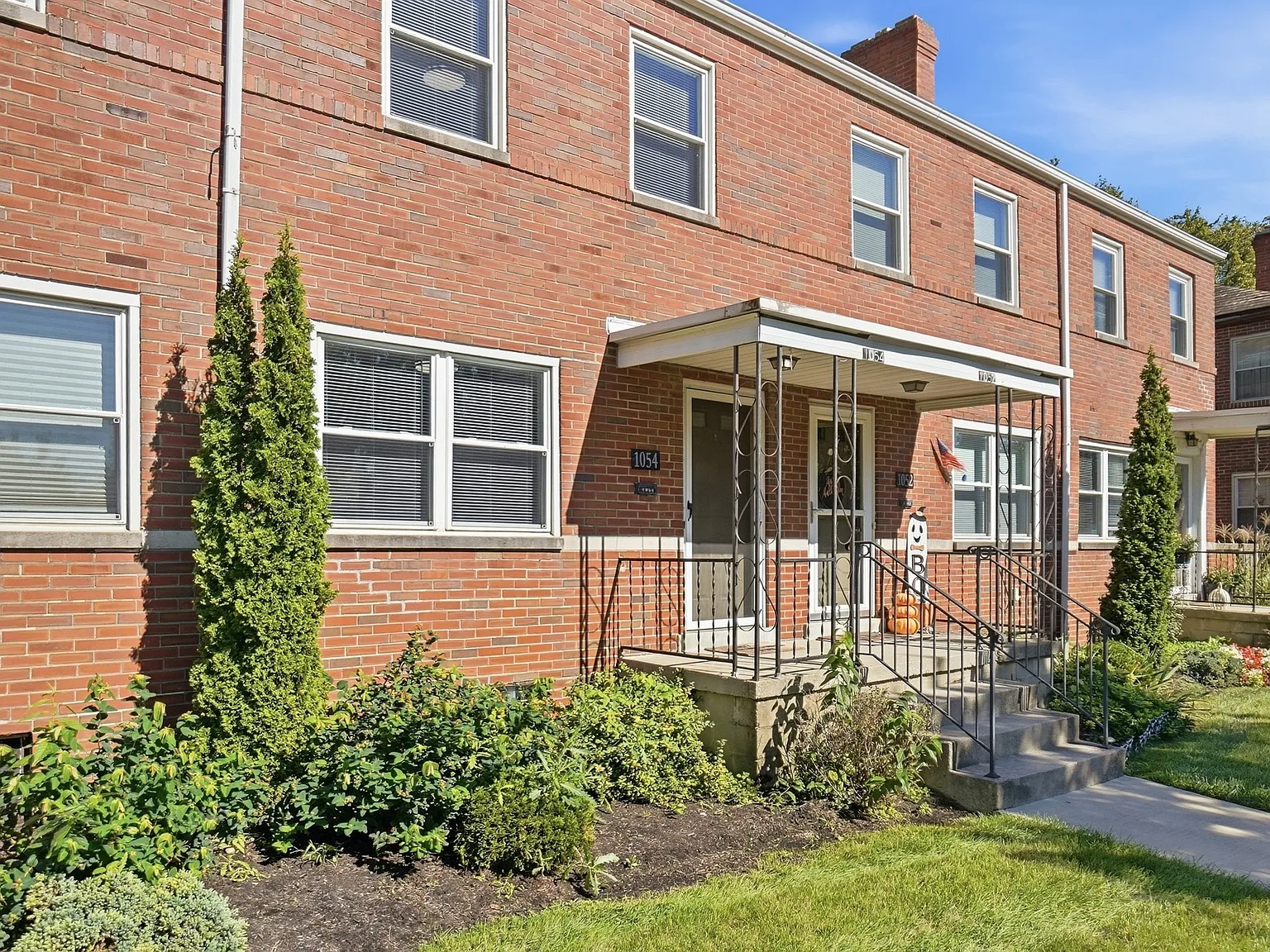 2 bed, 1148 sqft, $1,600 — Photo 2