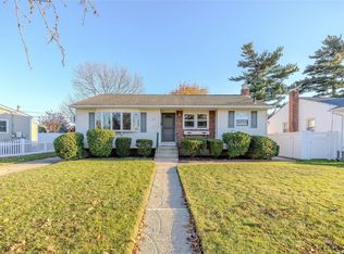 32 Hazel Ave, Farmingdale, NY 11735