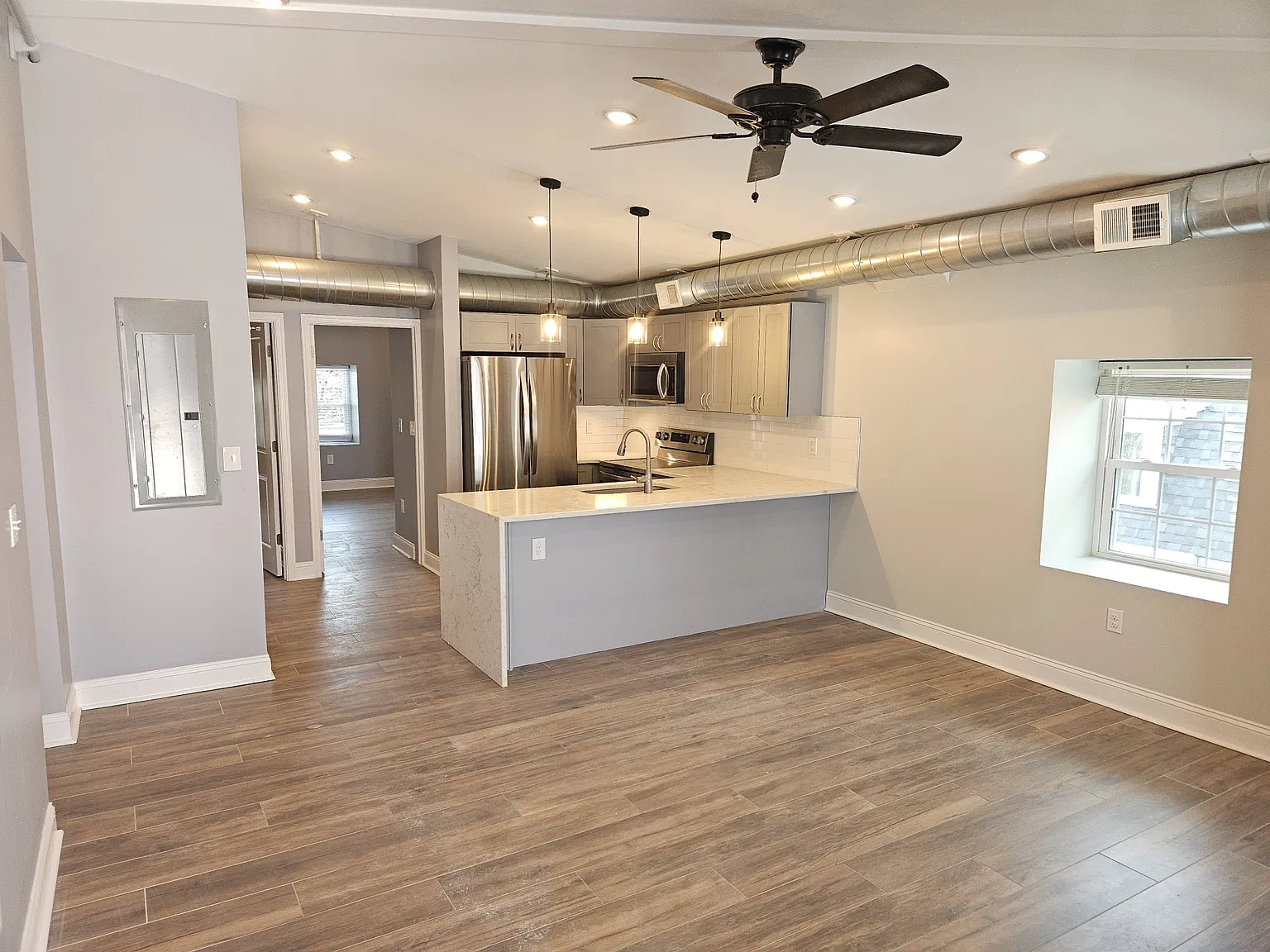 2 bed, 1000 sqft, $1,800 — Photo 1