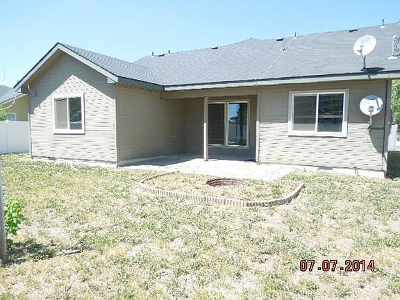 2nd image of 310 Camas Ave
