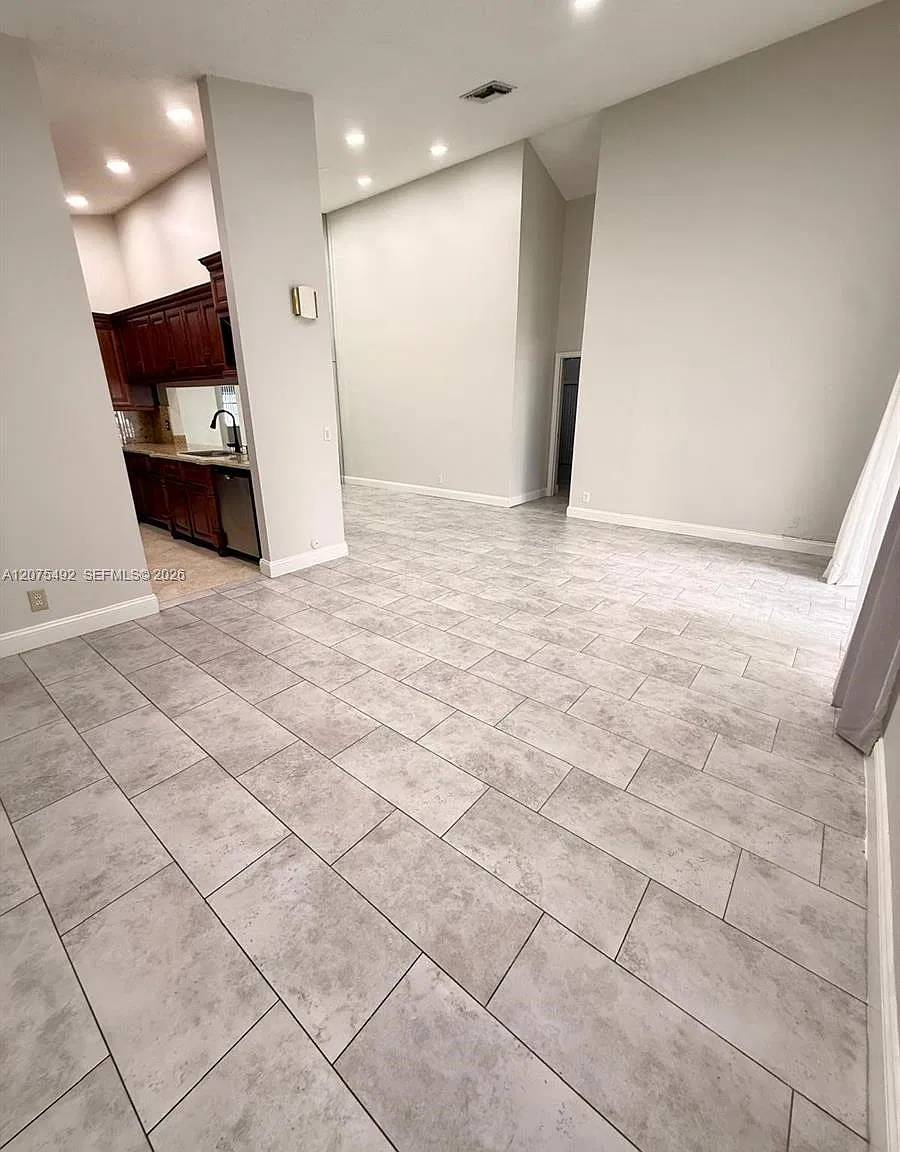 4 bed, 2.0 bath, 1485 sqft, $3,100 — Photo 3