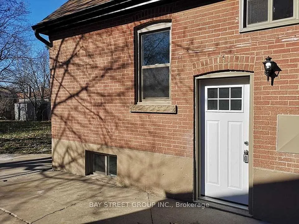 Building Photo - 366 E 23rd St #LOWER