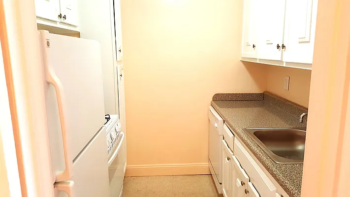 Rented by Realty Queens LLC | media 3