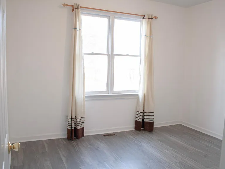 237 Yale Rd — Photo 23