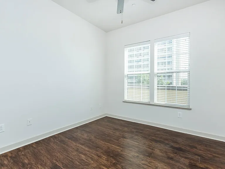 1810 Belcourt — Photo 35