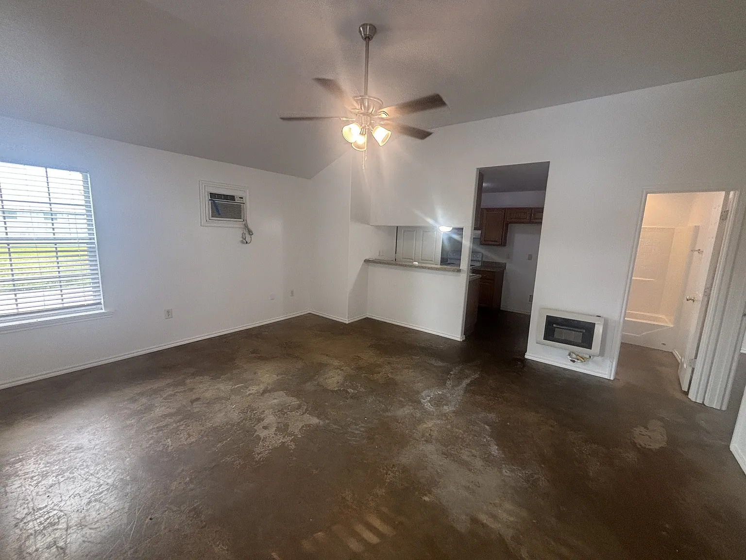 201 Ruel Street - 2 — Photo 2